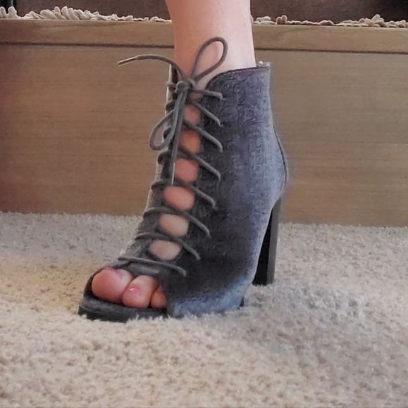 Open toed booties - Picture 6 of 7